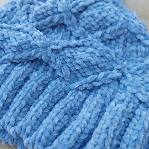 Vera Bradley Winter Hat W/ PoM POM SUPER SOFT Beanie - Picture 2 of 4